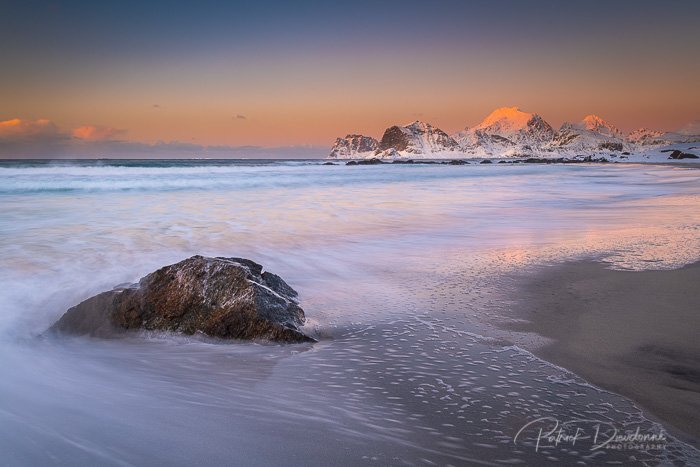 Flakstadoya, pose lente au couchant, Lofoten.