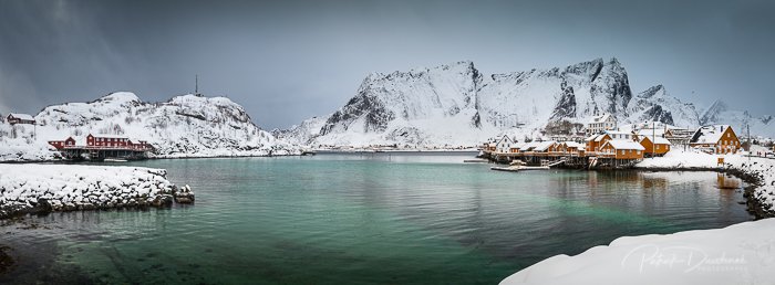 Village de Sakrisoy, Lofoten. Panoramique HD
