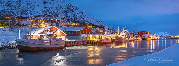 Port de pêche la nuit, voyage photo Lofoten