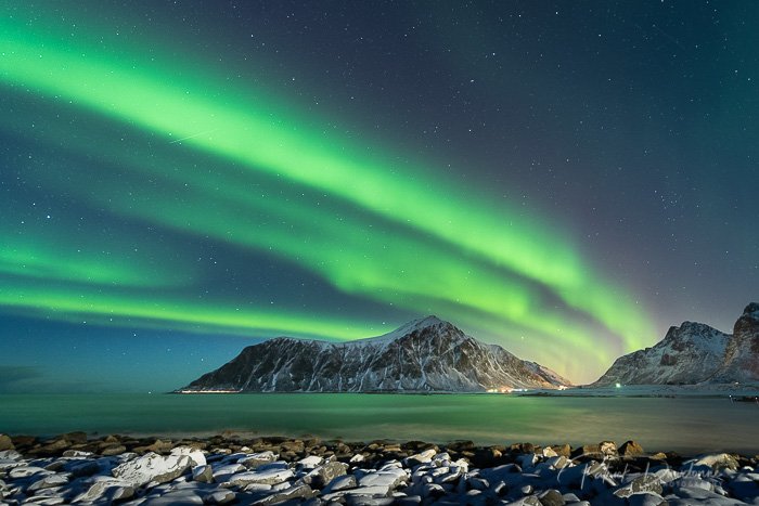 Lofoten, aurore boréale. Nikon D850, 14-24 mm à 16 mm. 15 s à f 2,8, iso 1600.
