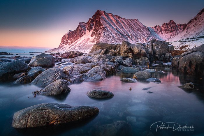 Lofoten, dernières lueurs, Nikon D850, 24-70 mm 2,8 à 24 mm. 30s à f8, 24 mm.